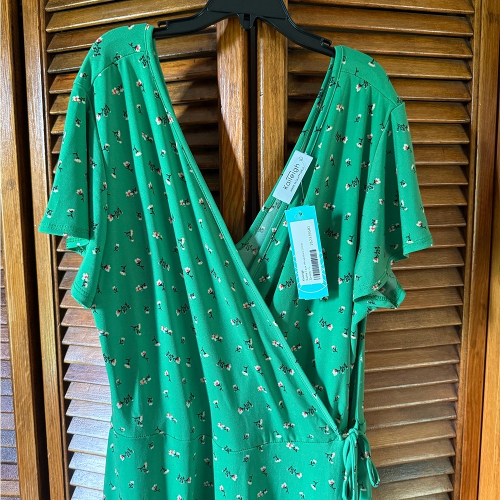 Green Floral Wrap Dress NWT - Picture 3 of 4
